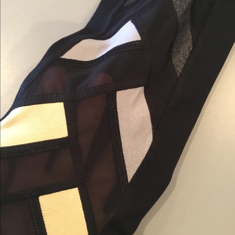 NWOT VS Sport Limited Edition Leggings😍 - Picture 5 of 6